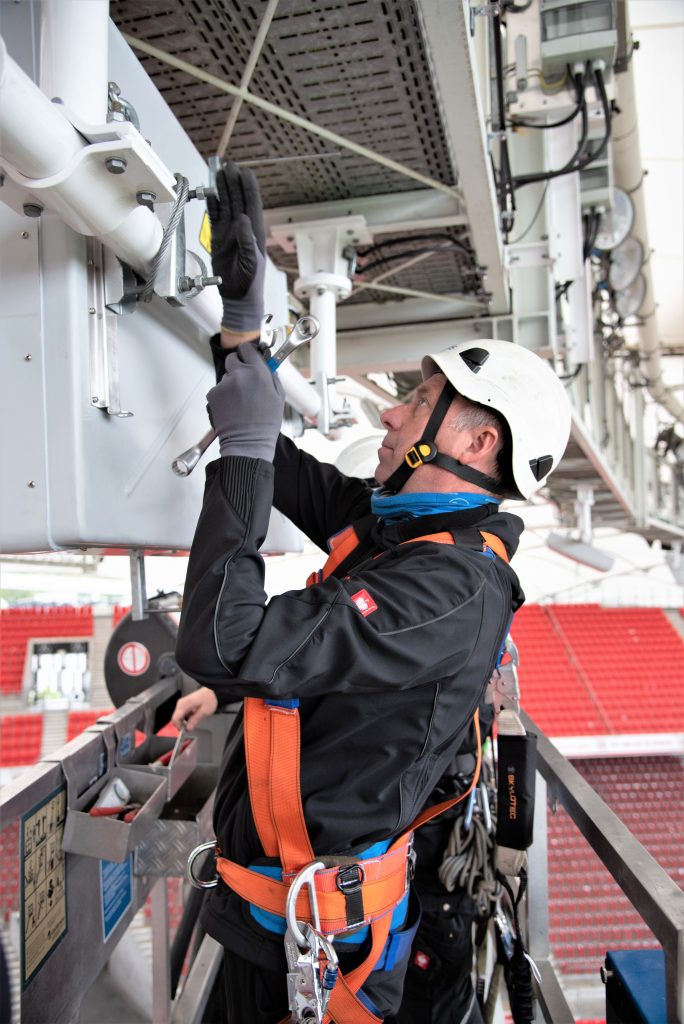 Installation 5G im Stadion