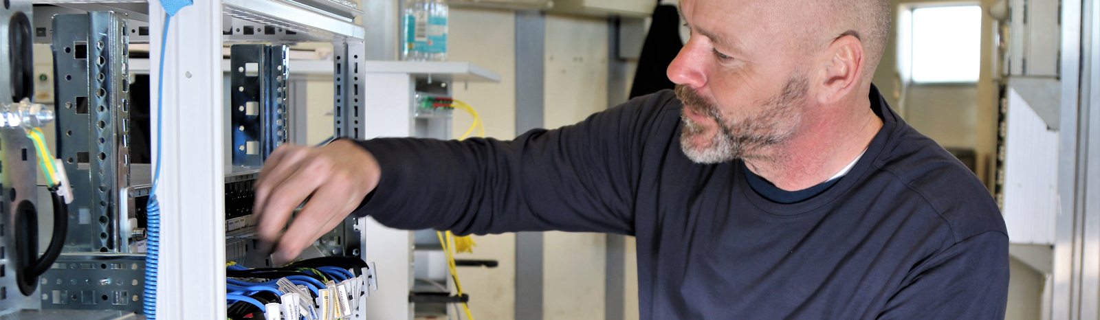 Stromversorgung Header