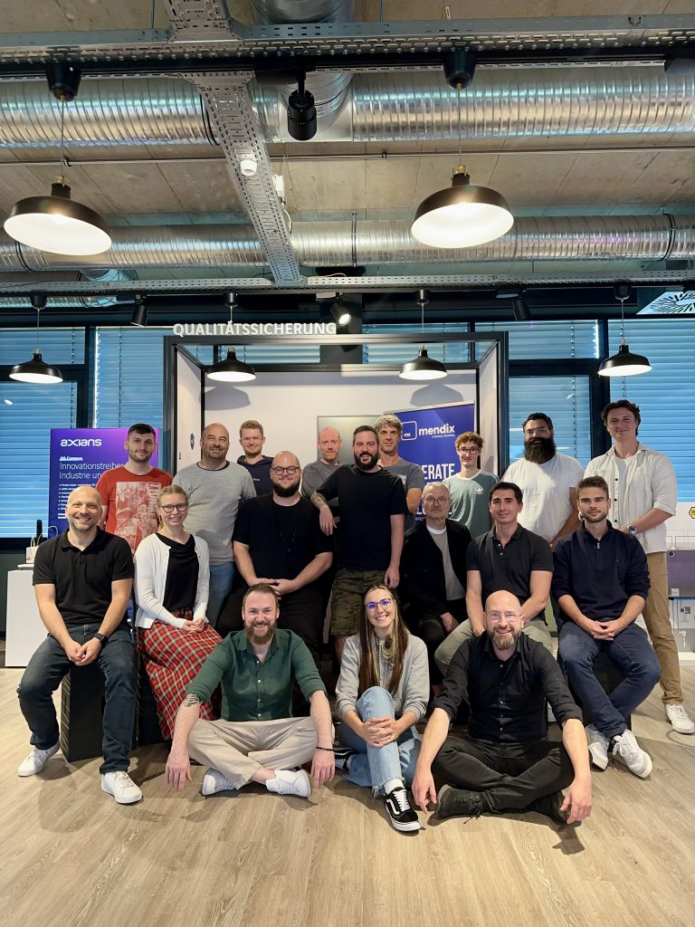 Gruppenfoto Mendix Hackathon