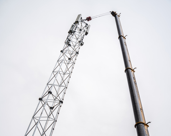 Axians M30 mobiler Funkmast beim Aufbau