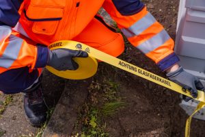 Absperrband mit Glasfaseraufdruck für den Ausbau auf der Baustelle