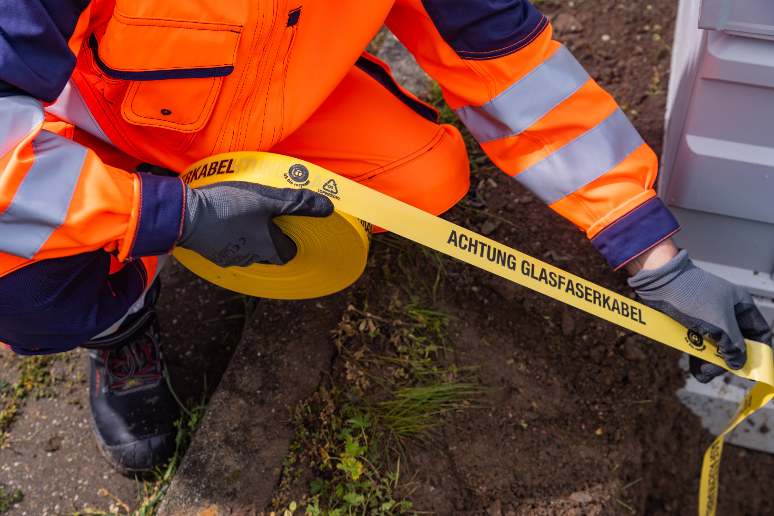 Absperrband mit Glasfaseraufdruck für den Ausbau auf der Baustelle